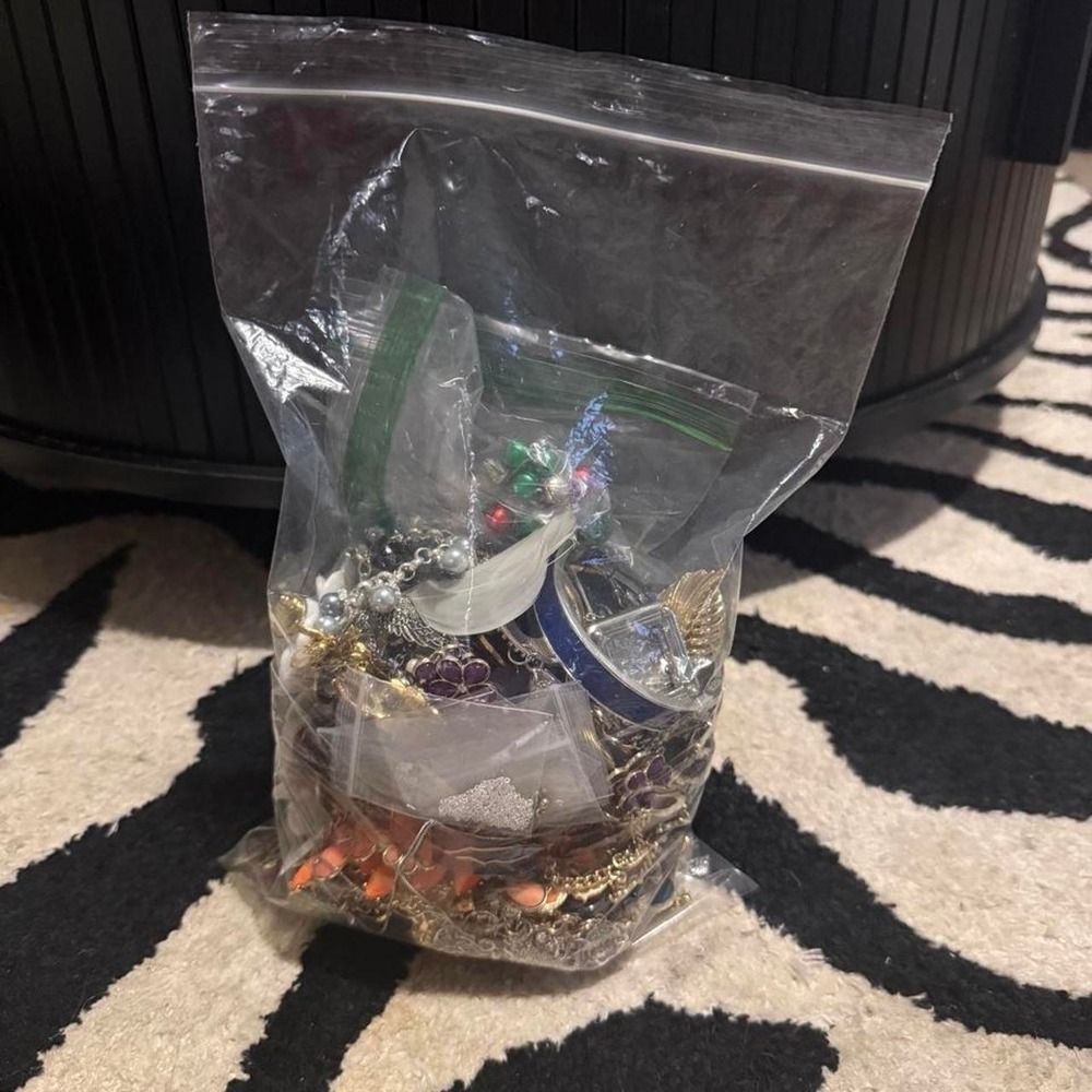 Mystery jewelry bag 4lbs, 40+ Statement Necklaces, Bracelets & Earrings